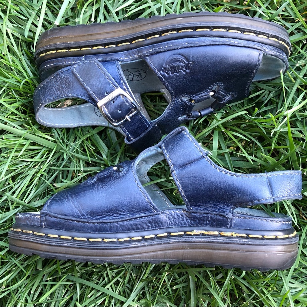 Dr. Martens Daisy O-ring Cut-Out Sandals - Picture 5 of 16
